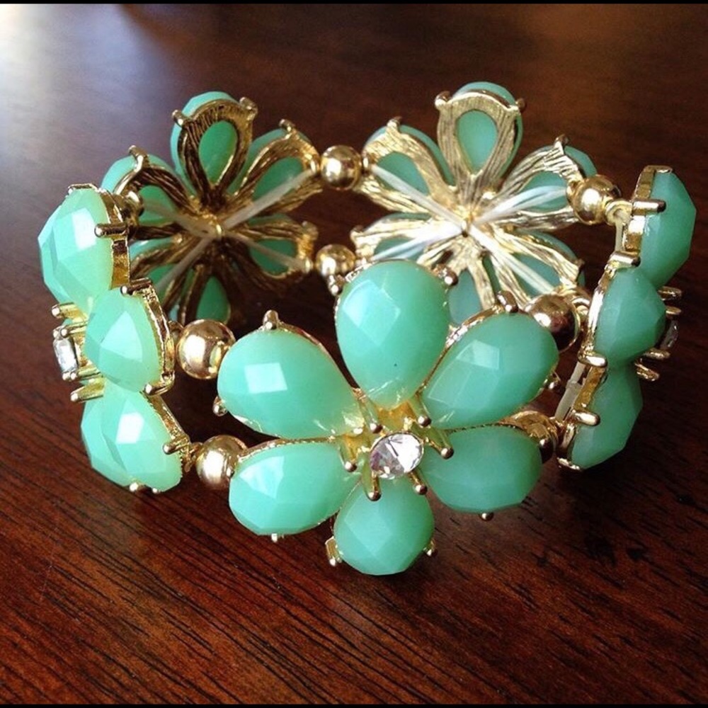 🌸 Six Petal Flower Bracelet